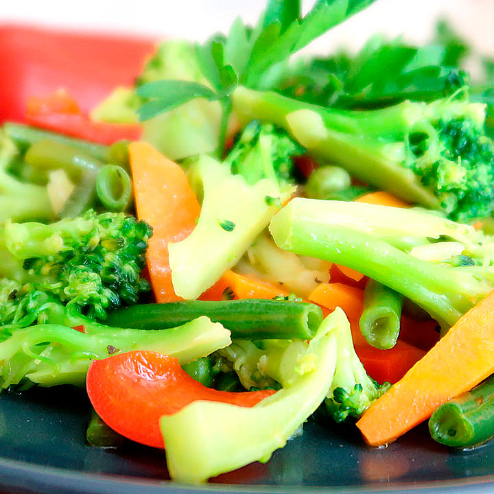 Как быстро и вкусно приготовить брокколи с овощами