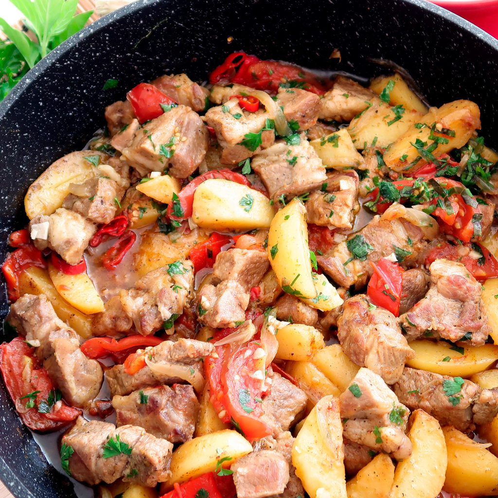 Оджахури – сочное мясо с картошкой